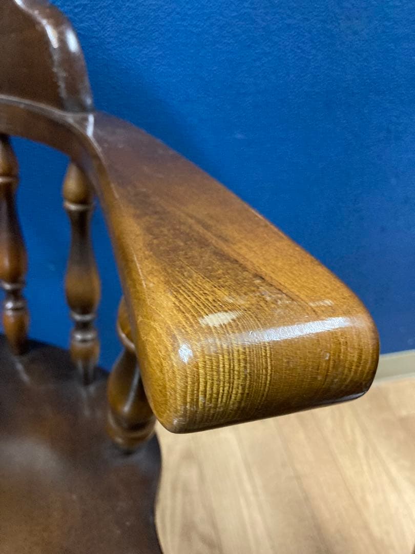 キツツキ　椅子　チェア　アンティーク調　　アームチェア　木製　ヴィンテージ