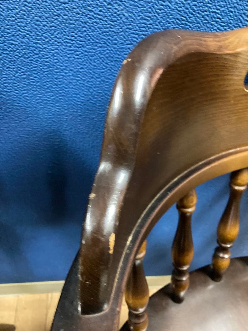 キツツキ　椅子　チェア　アンティーク調　　アームチェア　木製　ヴィンテージ