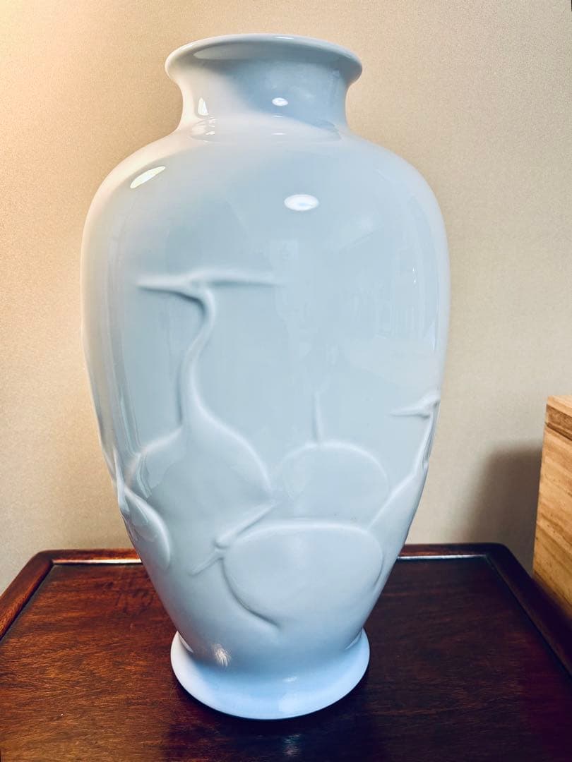深川製磁　陽刻鶴紋　花瓶　高さ約38cm