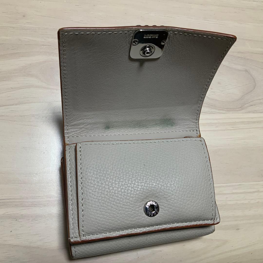 LOEWE 三つ折り財布 グレージュ　ベージュ ライトグレー　レザー