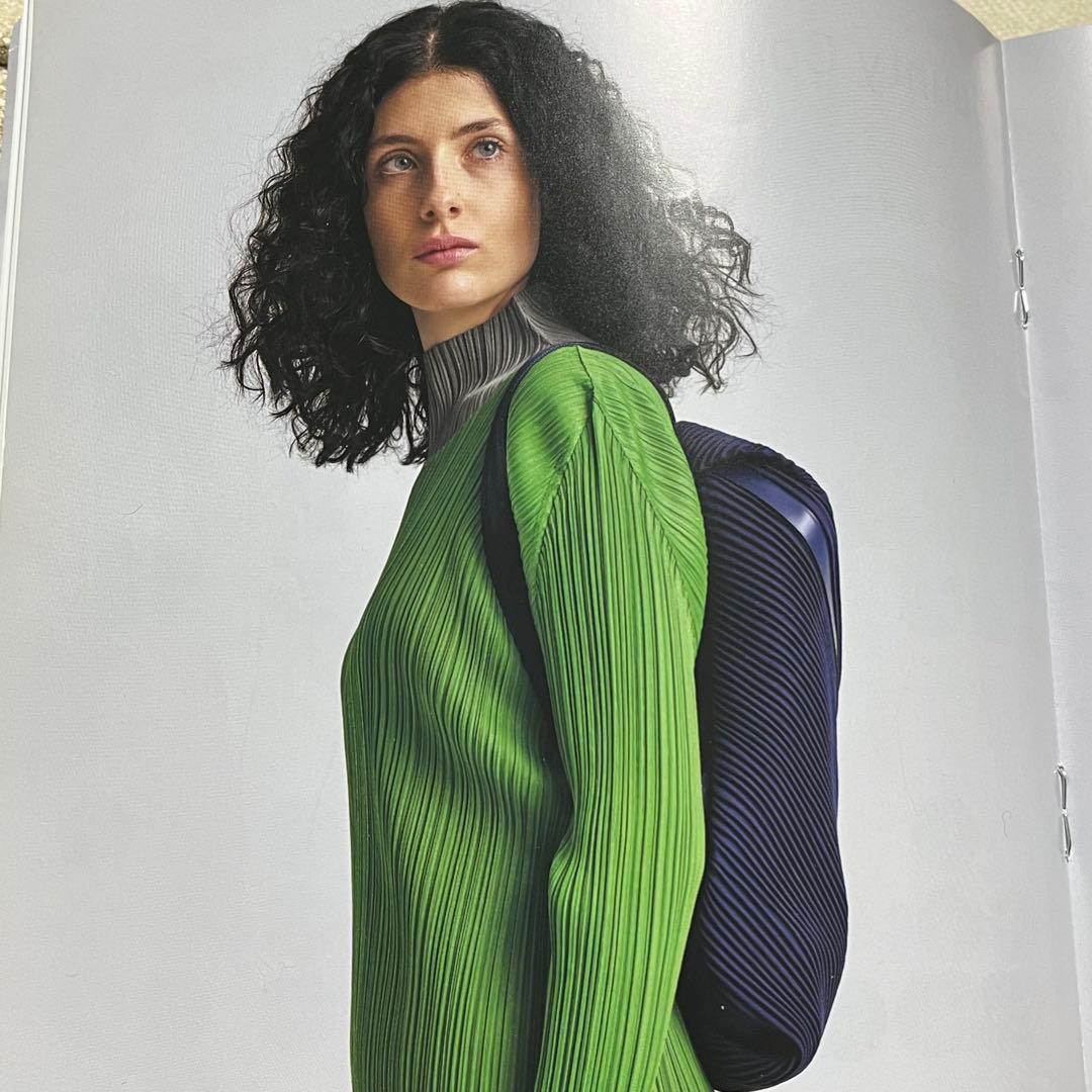PLEATSPLEASE イッセイミヤケ　バックパック　ネイビー　美品