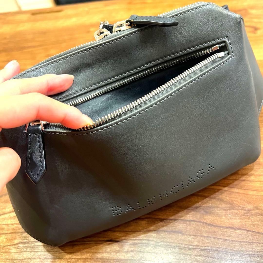 BALENCIAGA(バレンシアガ)ボディバッグ☆グレー