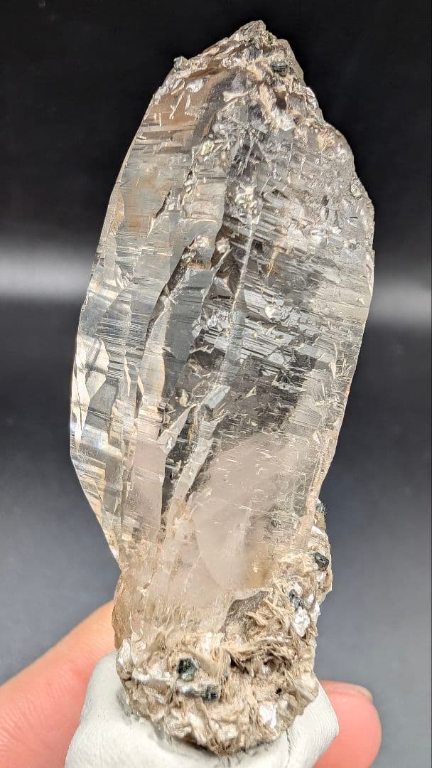 ギルギット産　高品質　共生　水晶　ポイント