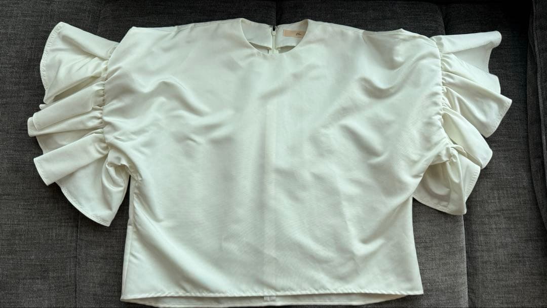 heve ドルマンラッフルスリーブブラウス白