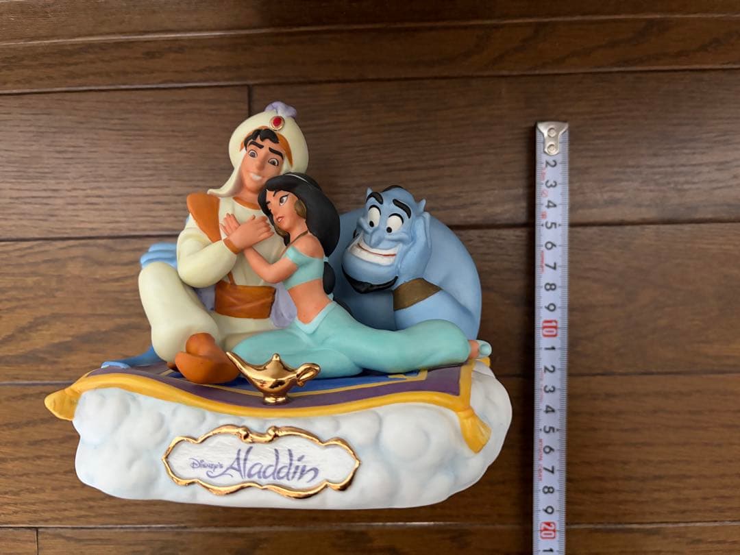 東京ディズニーランド　アラジン ジャスミン ジーニー 陶器製の置物