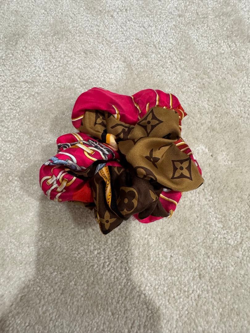 H　LOUIS VUITTON ビトン　シュシュ