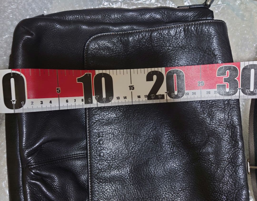 コーチ斜めがけバッグ　　ロゴ型押しレザー