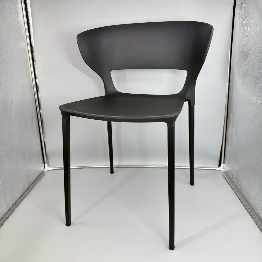 送料込　匿名配送　カッシーナ　コキ　KOKI スタッキングアームチェア　イス ①