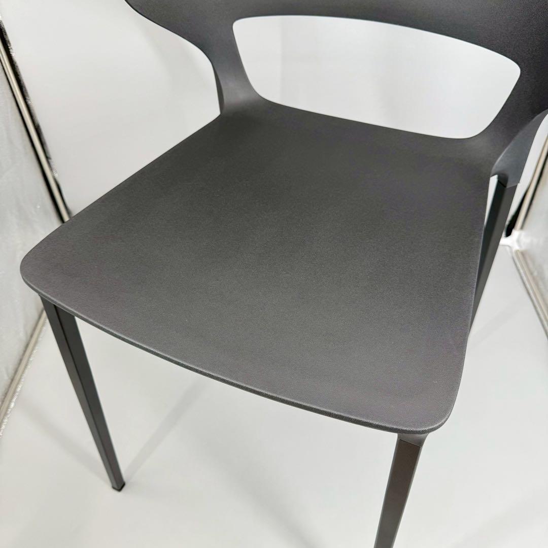 送料込　匿名配送　カッシーナ　コキ　KOKI スタッキングアームチェア　イス ①