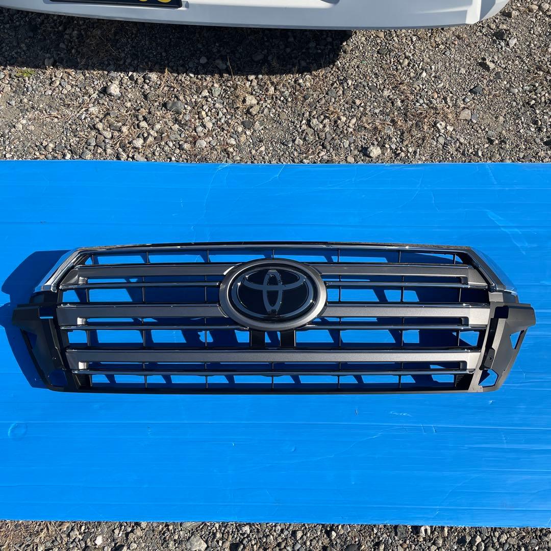 ランドクルーザー200系 グリル