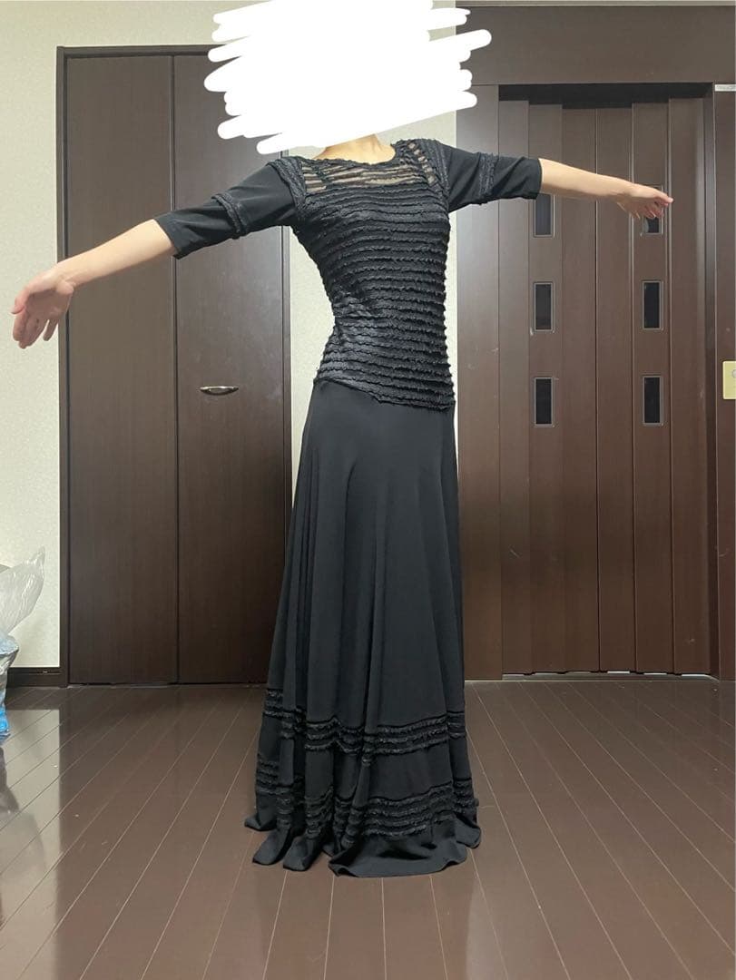 黒い社交ダンスドレス 半袖 フレアスカート