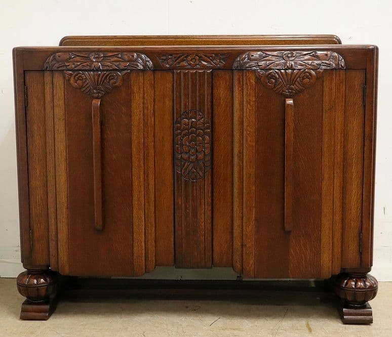 英国アンティーク・オーク材 サイドボード・木彫刻・バルボスレッグ・アールデコ
