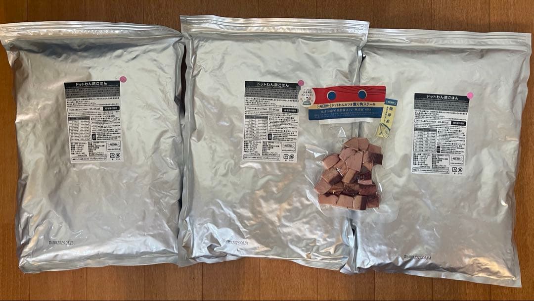 ドットわん鶏ごはん3㎏（1㎏×3袋）＋ドットわんかつお薫り角ステーキ70g