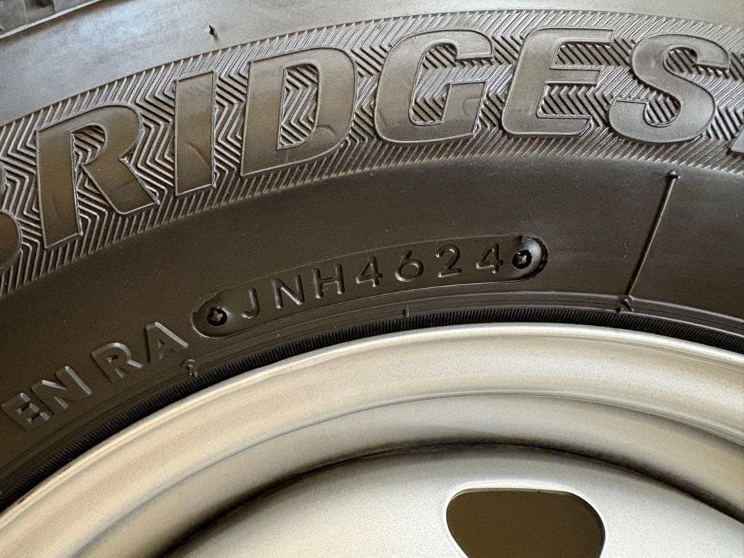 ブリヂストンスタッドレスタイヤ(鉄ホイール)145/80R12ハイゼット