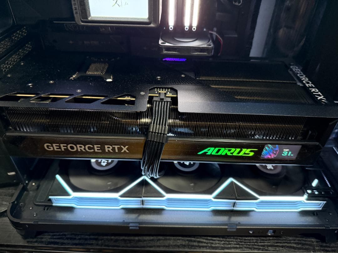 ほぼ新品　GIGABYTE RTX5080 16GB AORUS MASTER