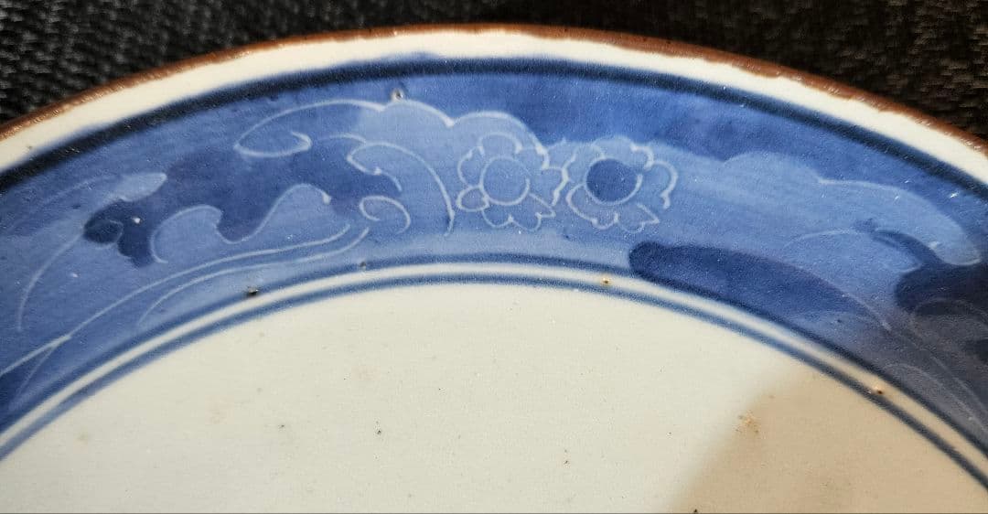 江戸時代中期～後期　古伊万里　染付　墨弾き技法　花流水文　五弁花20.0cm皿