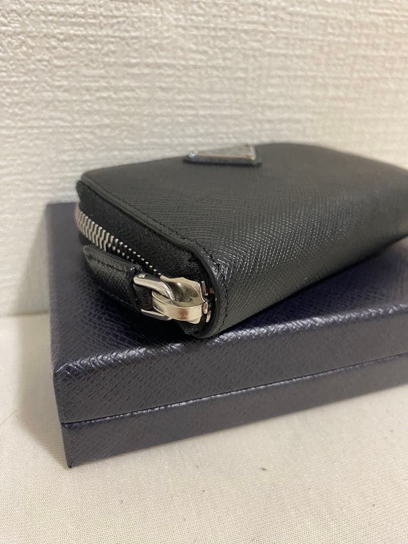 【最終値下げ】PRADA サフィアーノトライアングル ケース