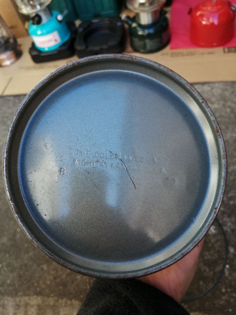 Colemanのランタン3台セット+おまけ2点です