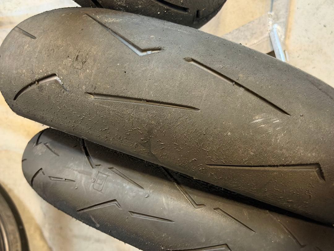 ピレリ　スーパーコルサV4 120/160