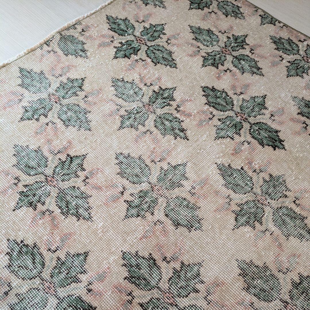 109×201 落ち着きベージュ　リーフ柄　トルコヴィンテージラグ