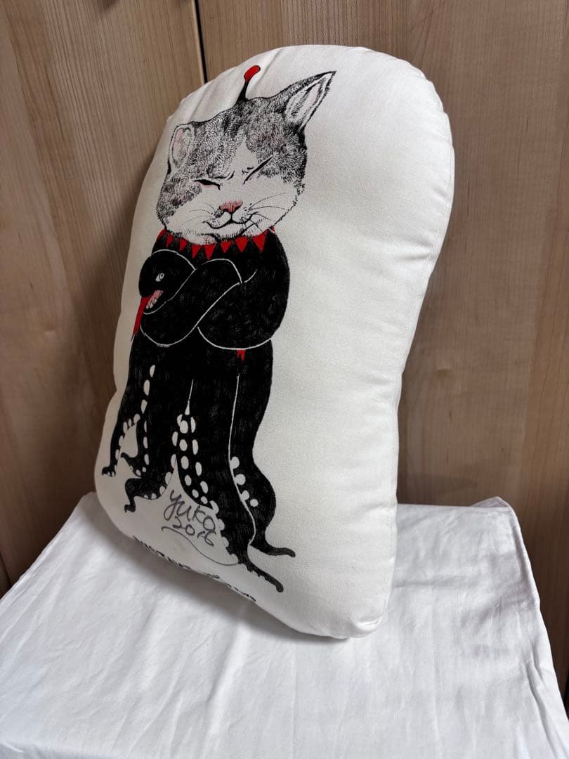 ヒグチユウコ　ギュスターヴ君　サイン入りクッション