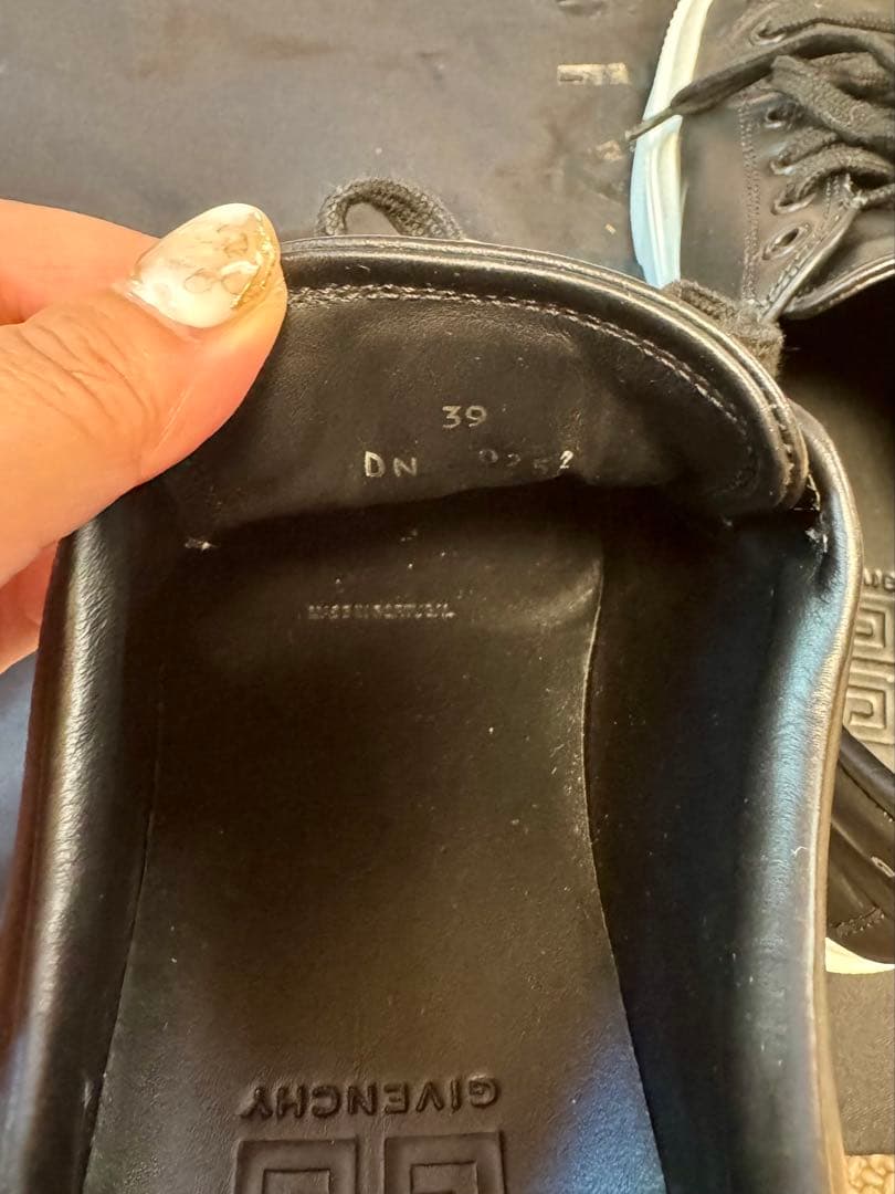 最終値下げ！！Givenchy スニーカー/39