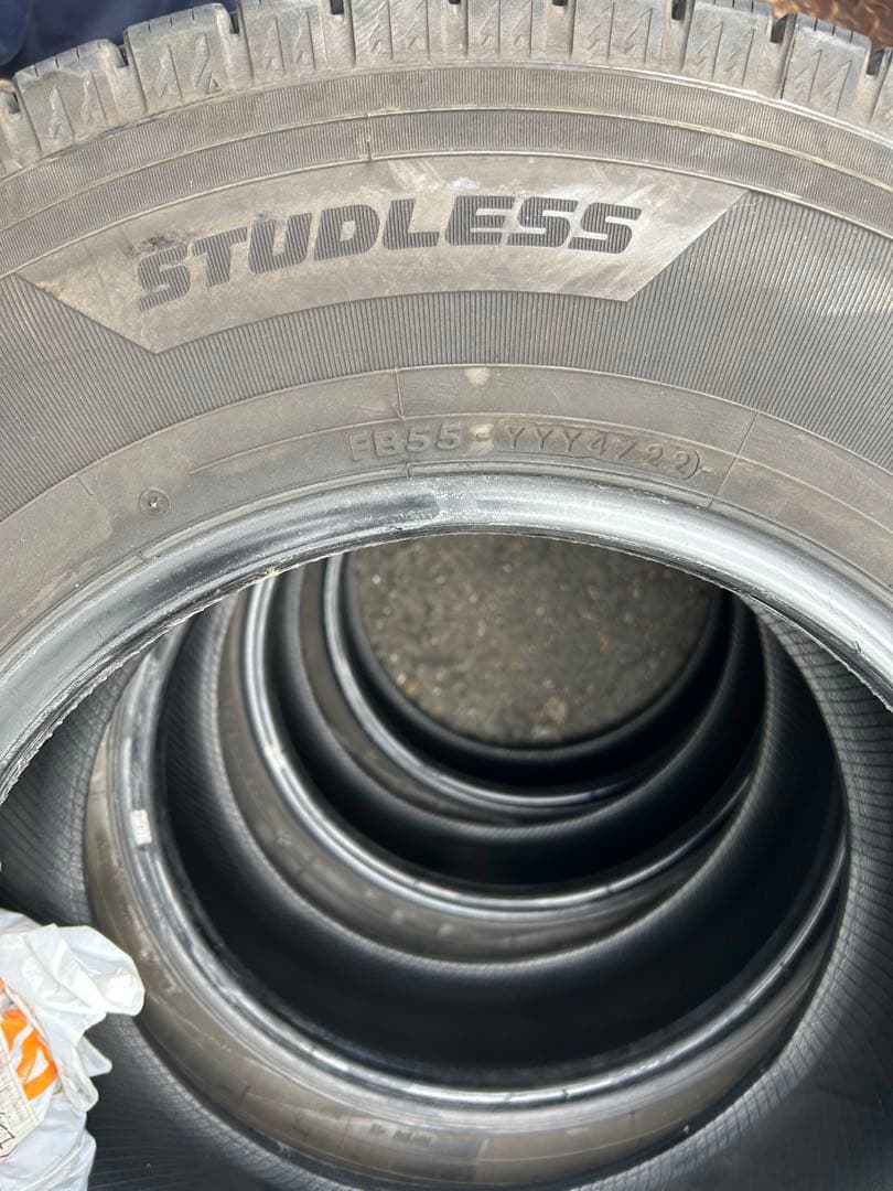 ハイエース　スタッドレスタイヤ