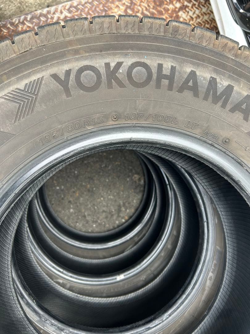 ハイエース　スタッドレスタイヤ