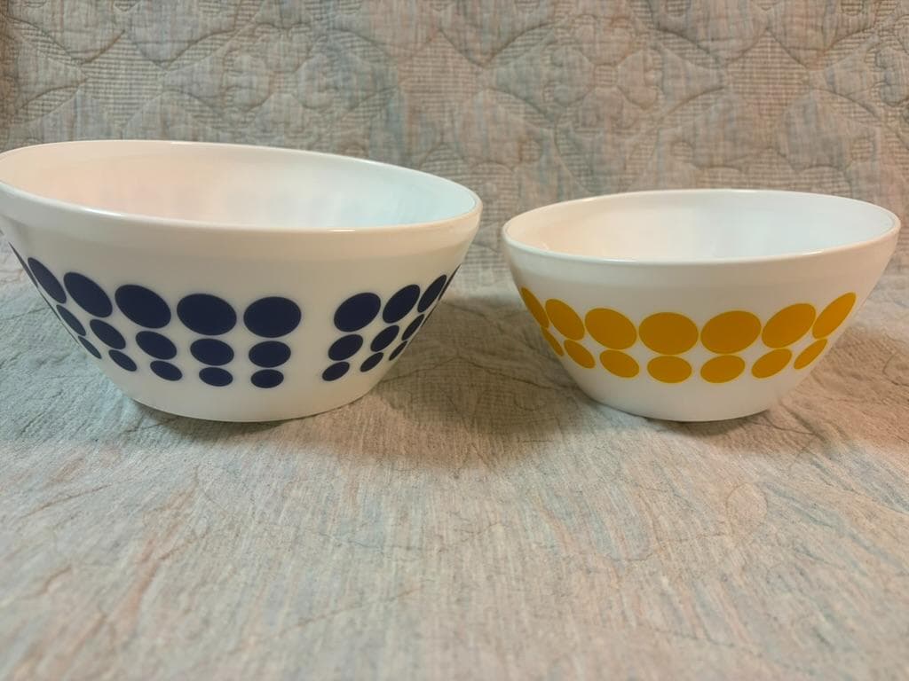 Pyrex Vintage Charm ボウル　２セット