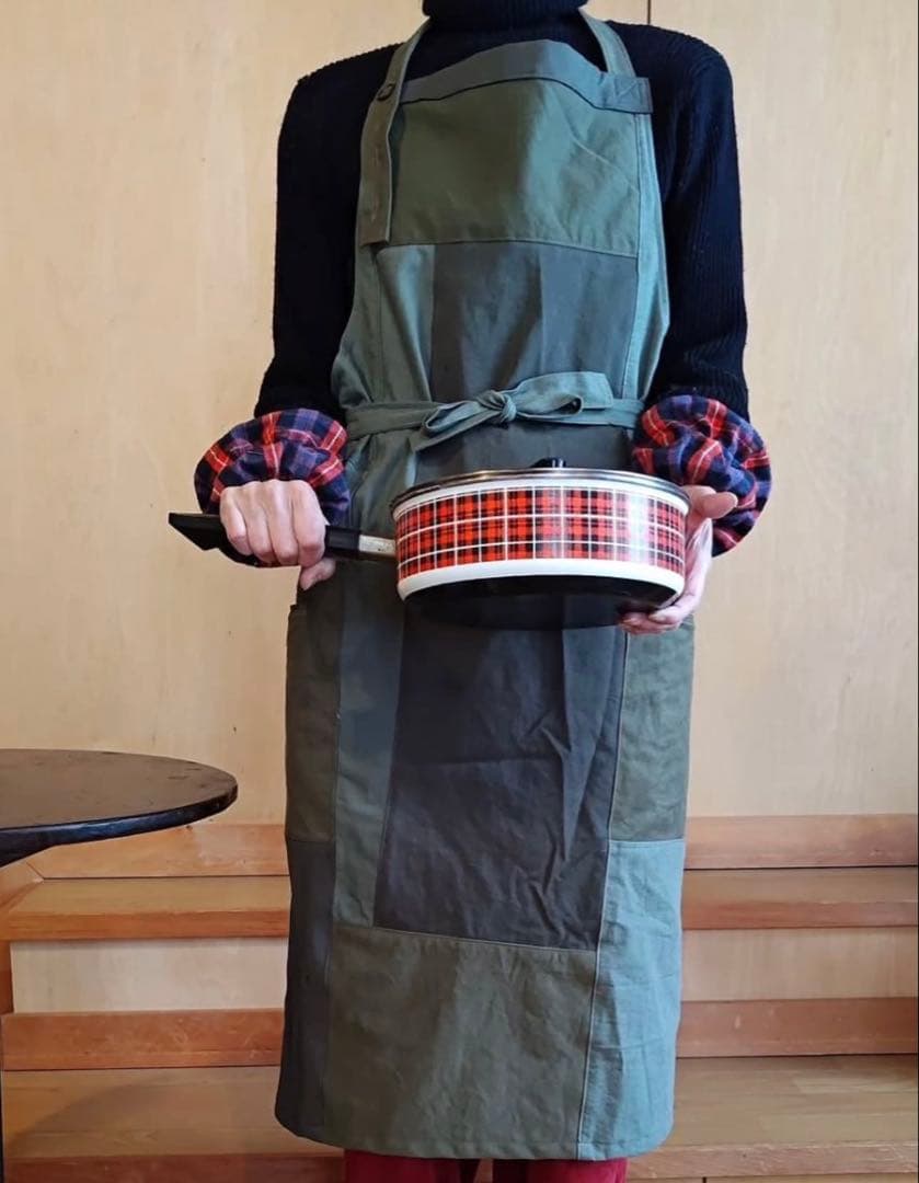 SAYOCAFE「暮らしを楽しむシリーズ」パッチワークエプロン(カーキ)