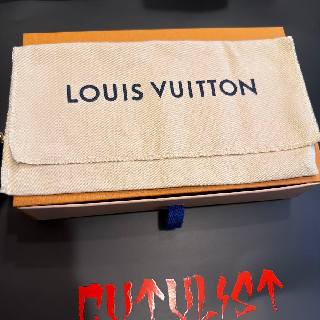ルイヴィトン　財布　ジッピー・ウォレット