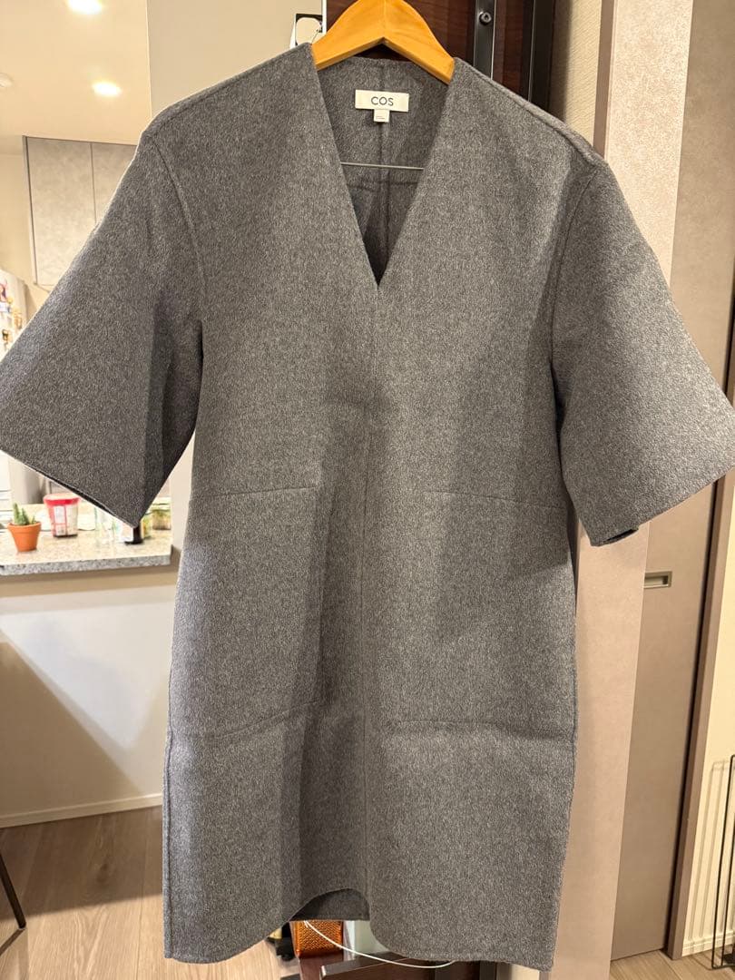 COS グレー Vネック ダブルフェイス　ウールワンピース