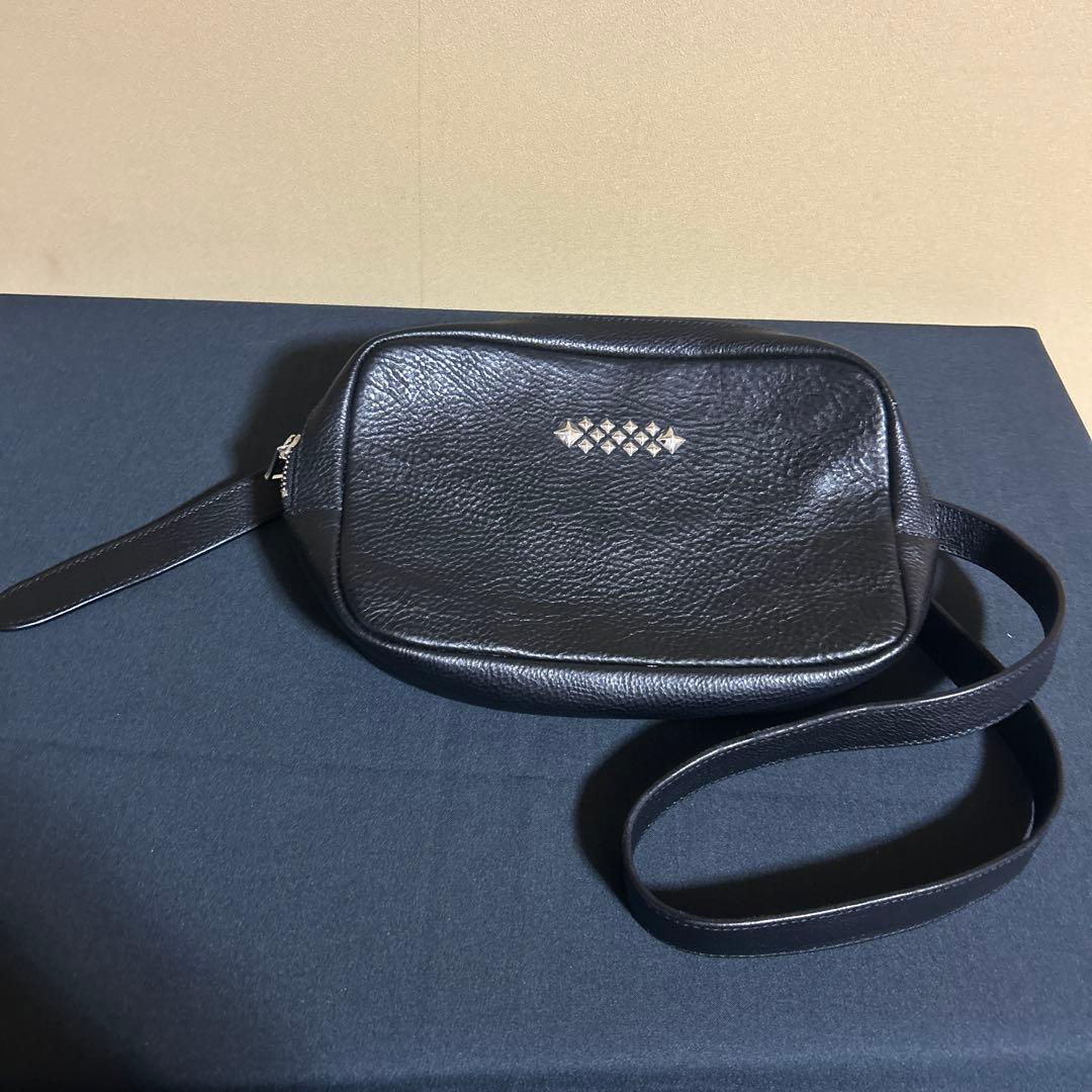 【 CALEE 】 STUDS LEATHER BODY BAG 25AW