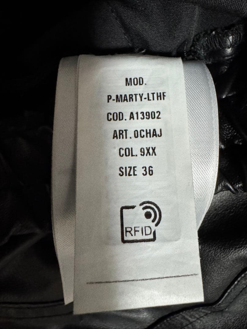 【美品】ディーゼル Dロゴ付ダーツ加工エコレザーパンツ D-MARTY-LTHF