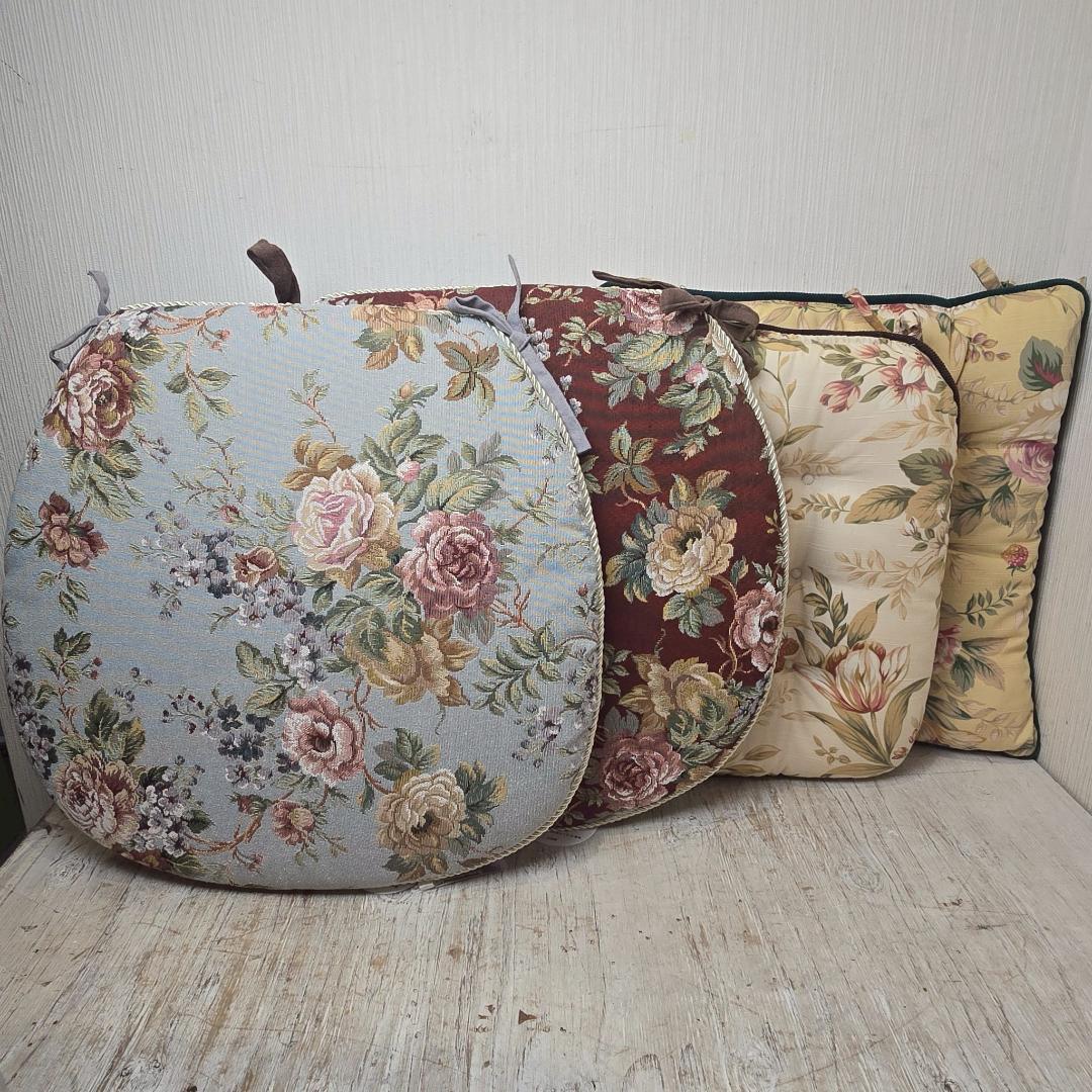 +i 【4個セット】新品 大判 バテイ クッション 紐付き 薔薇 ローズ 馬蹄