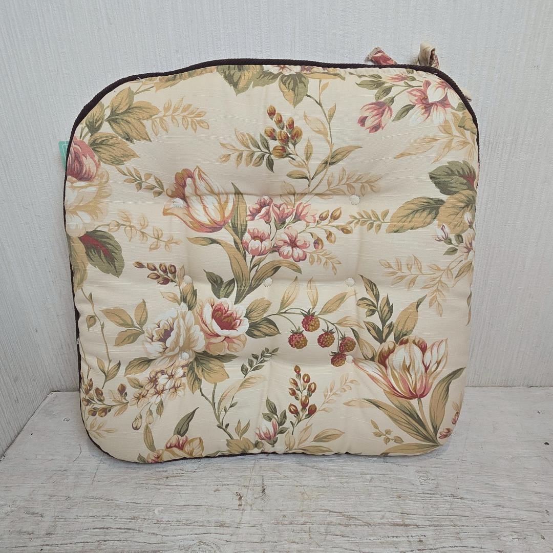 +i 【4個セット】新品 大判 バテイ クッション 紐付き 薔薇 ローズ 馬蹄