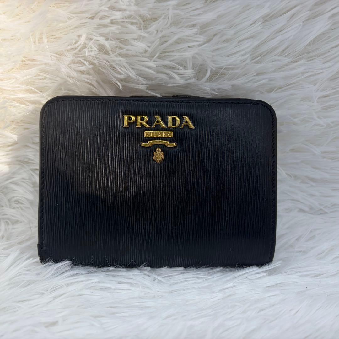 RFID搭載/美品✨プラダ　二つ折り　L字 金ロゴ　ヴィッテロ レザー　黒