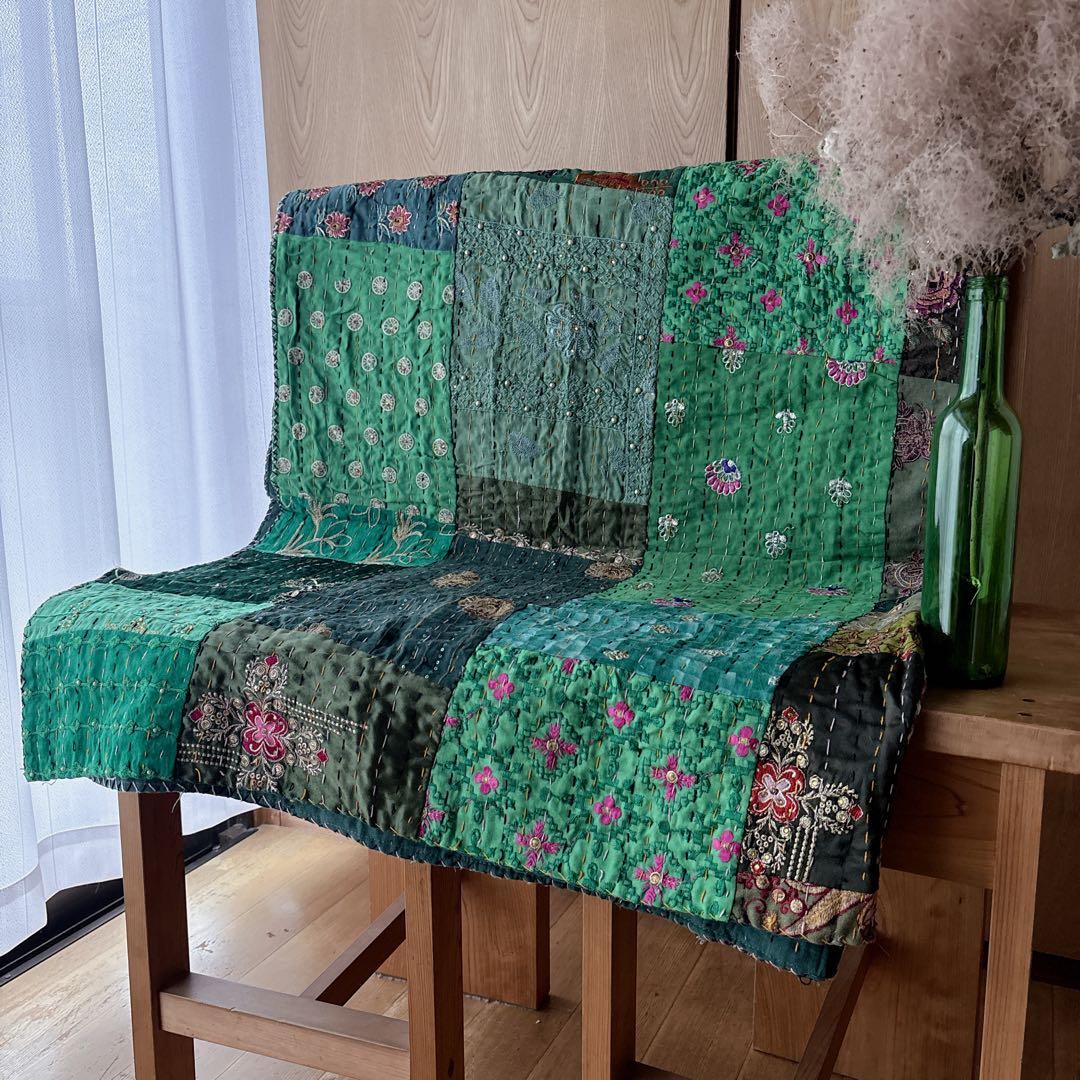 未使用❁エンブロイダリー　グリーン　パッチワークカンタキルトマルチカバーラグ