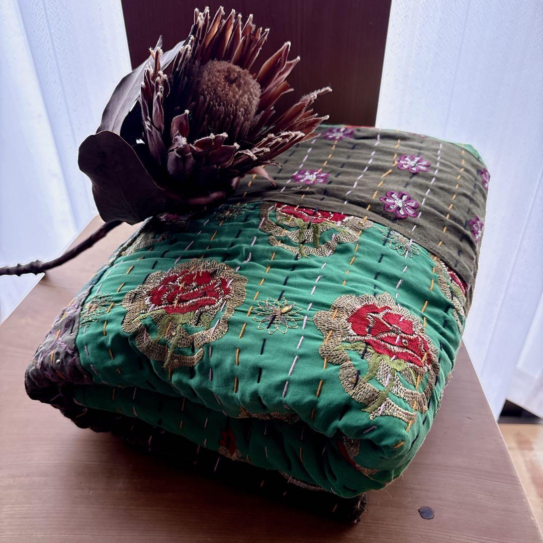 未使用❁エンブロイダリー　グリーン　パッチワークカンタキルトマルチカバーラグ