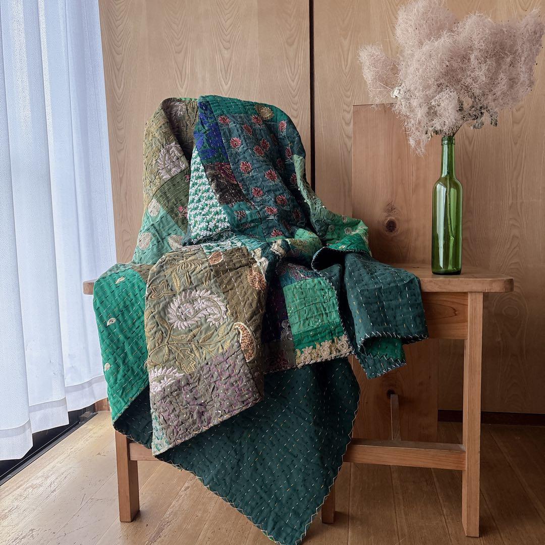 未使用❁エンブロイダリー　グリーン　パッチワークカンタキルトマルチカバーラグ
