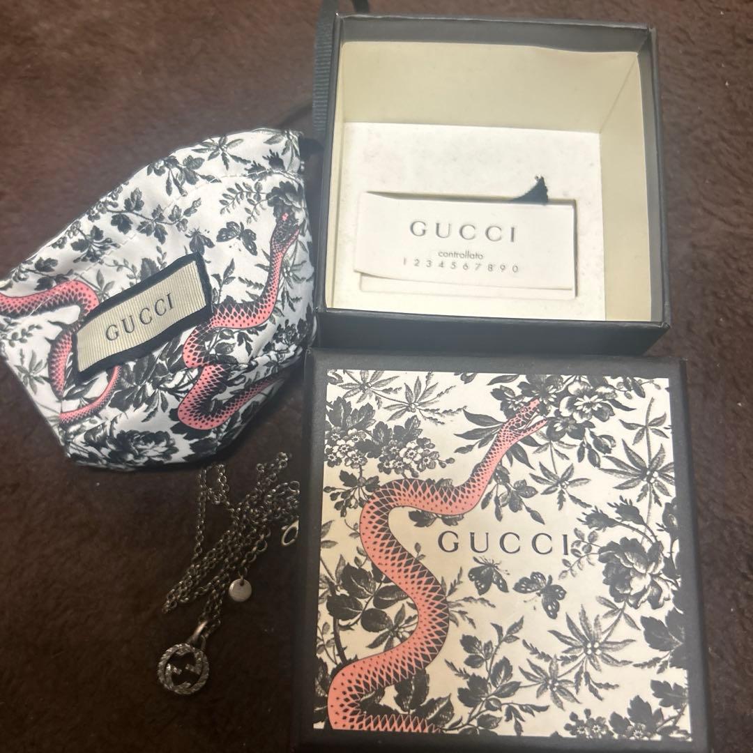 GUCCI 〔グッチ インターロッキング〕ペンダント ネックレス