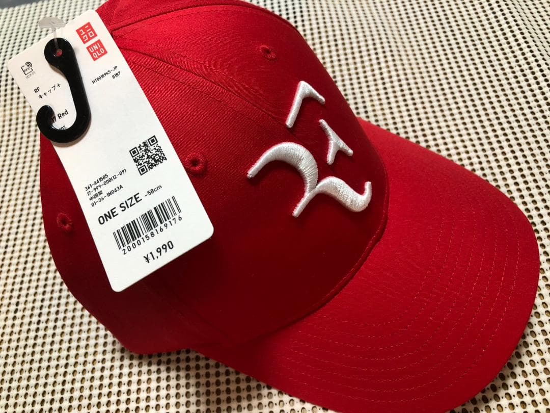 新品　完売品　ユニクロ　ロジャーフェデラー　テニスキャップ　赤
