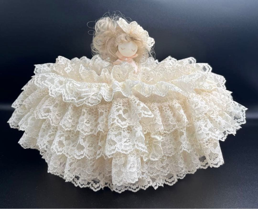 サエラ お人形 小物入れ付き クリーム色 ピンク