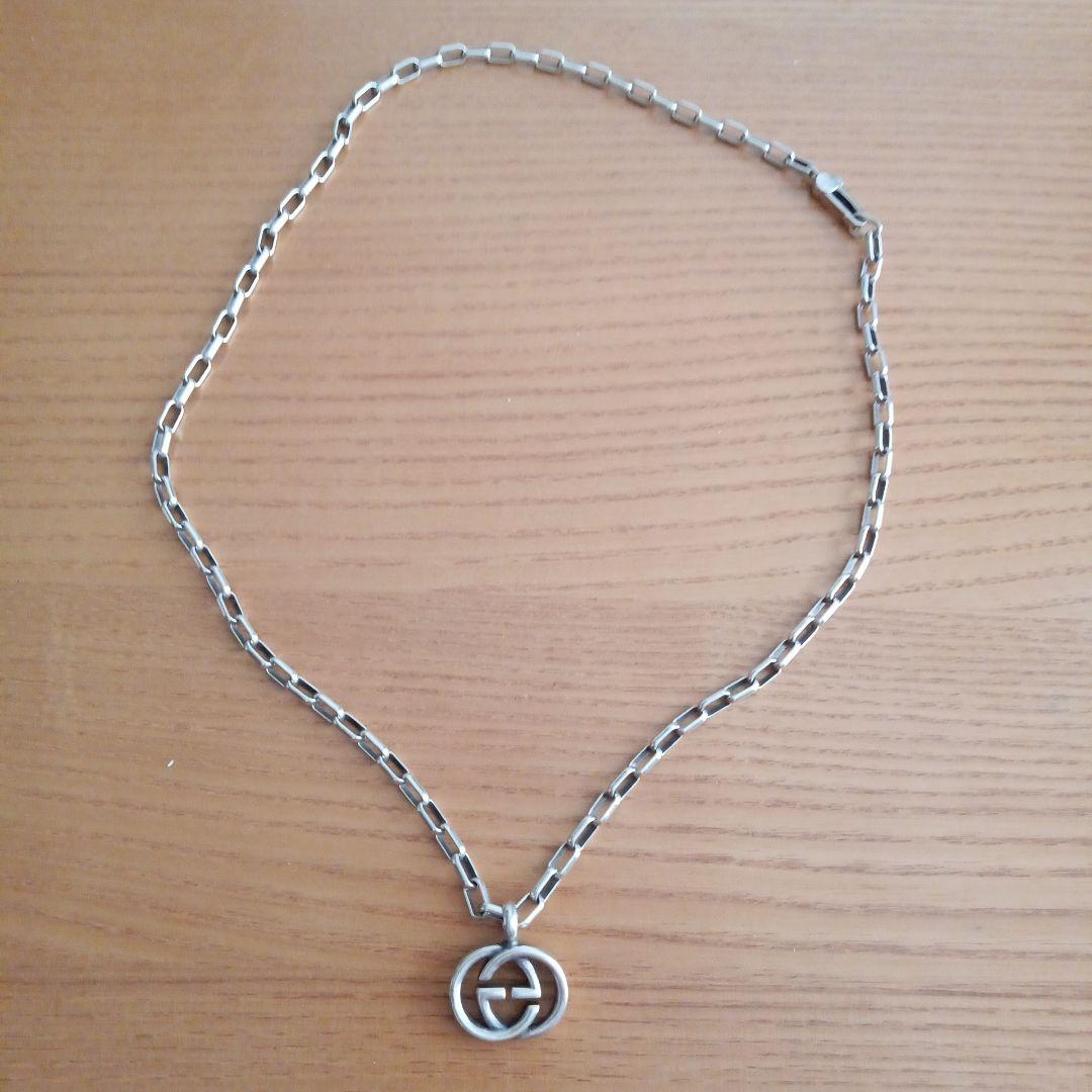 Gucci シルバー ネックレス ロゴペンダント