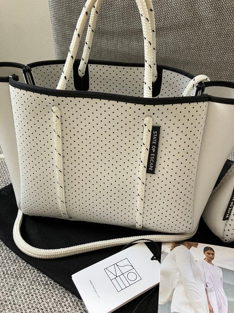 STATE OF ESCAPE ホワイトトートバッグ