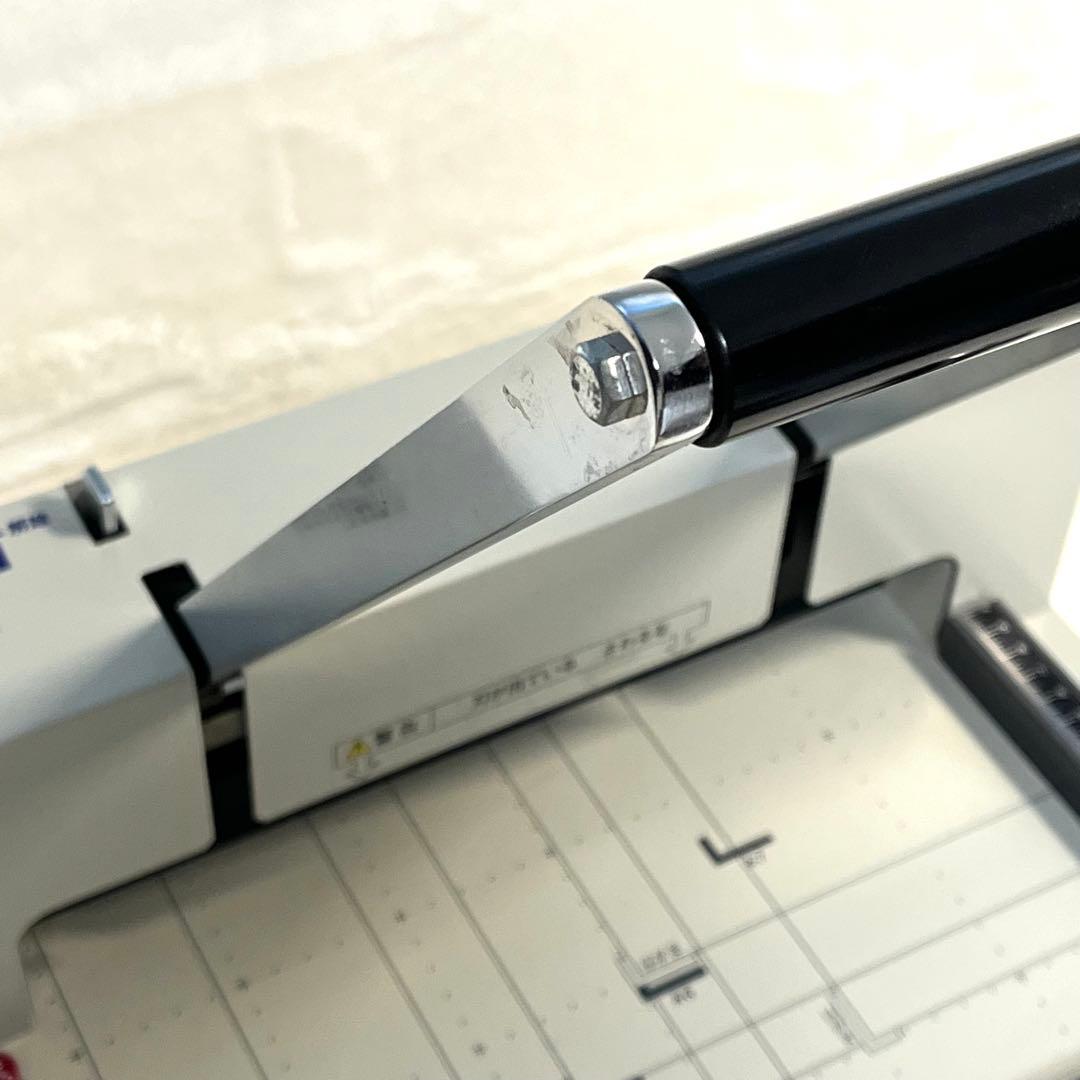 【美品】PLUS PK-513L 手動裁断機 A4 プラス