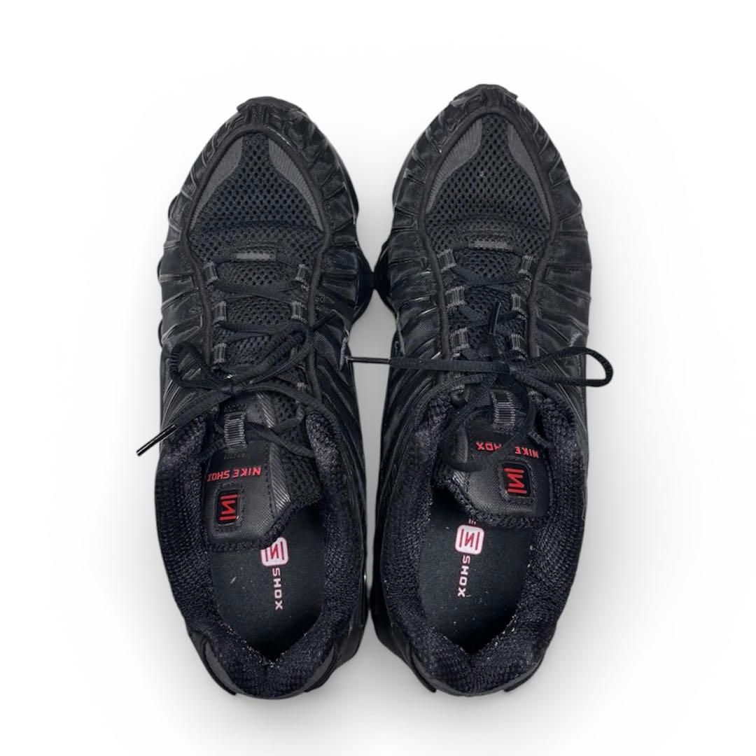 Nike Shox ブラックスニーカー