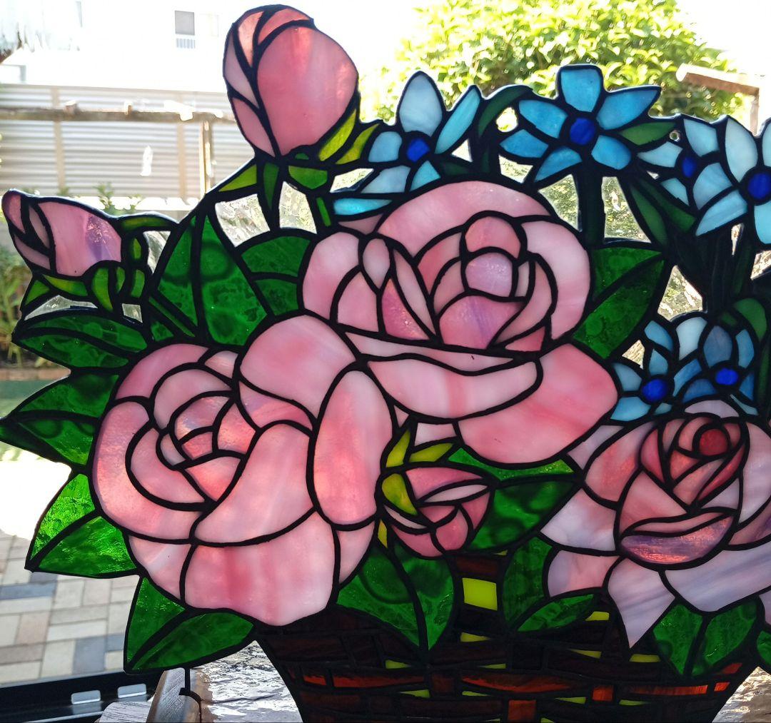 ステンドグラスパネル　バラとブルースターの花かご