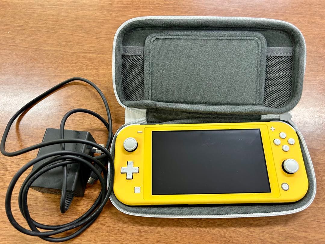 Nintendo Switch Lite　イエロー　SDカード256GB充電器付
