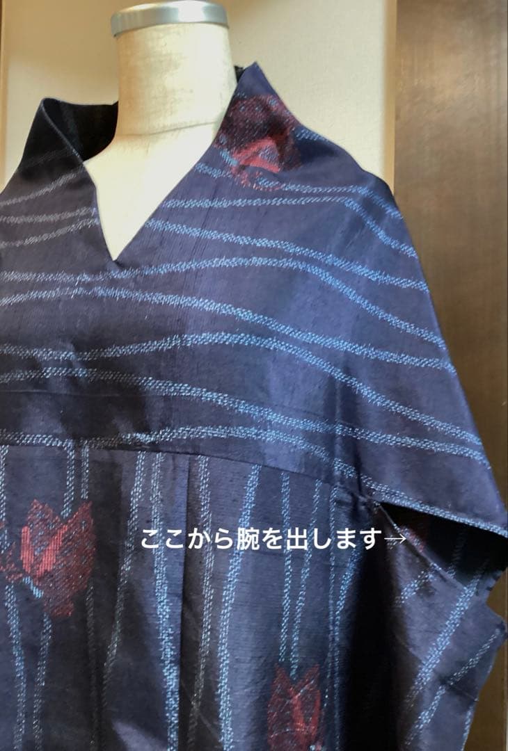 着物リメイク　正絹上質紬　スタイリッシュ＆モード　蝶柄ネイビー　ポケット付ワンピ